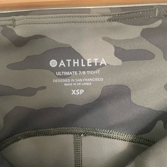 Athleta‎ Ultimate 7/8 Tights/Leggings XS, Camouflage, EUC - Picture 4 of 8